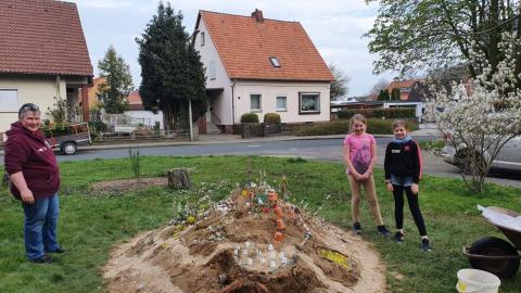 Osterhügel mit Jesus-Geschichten