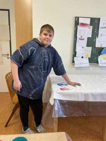 Ein Freundschaftstuch wird gestaltet