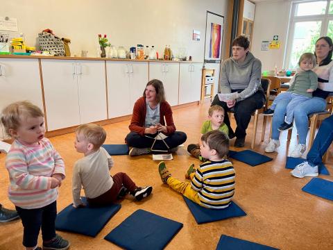 Wir werden immer größer! Tanja und die Kinder beschnuppern sich erstmal!